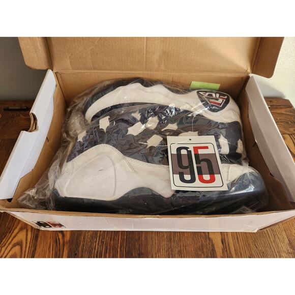 RARE Fila 95 Grant Hill 1 OG Navy Blue White Red 1VB90071-464 Size 8 EUC - Picture 8 of 12